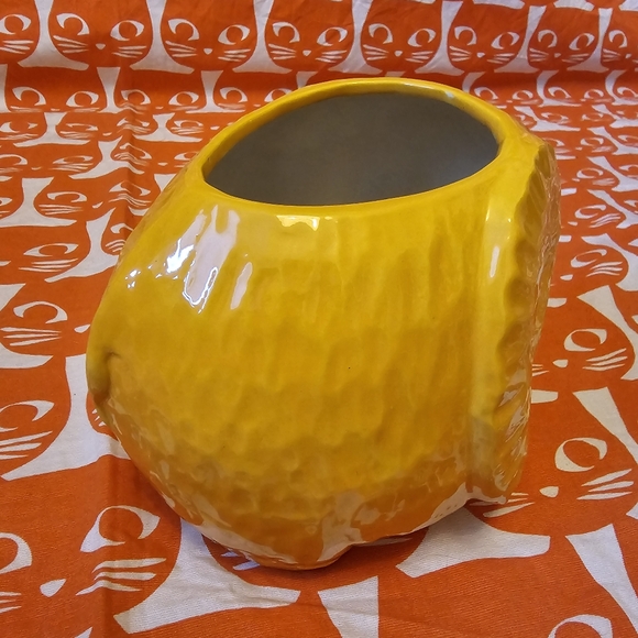 One of a kind Baby Yellow Elephant ceramic plant holder 1977 ADORABLE 💛💛 - Picture 9 of 11